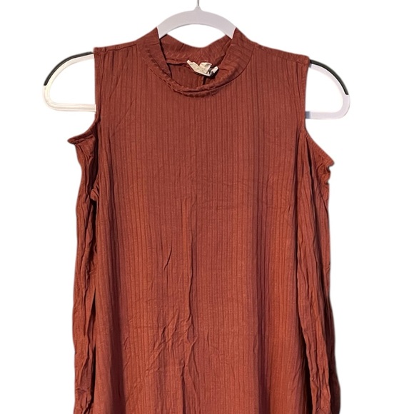 Cold Shoulder Ribbed Dress - Picture 2 of 4